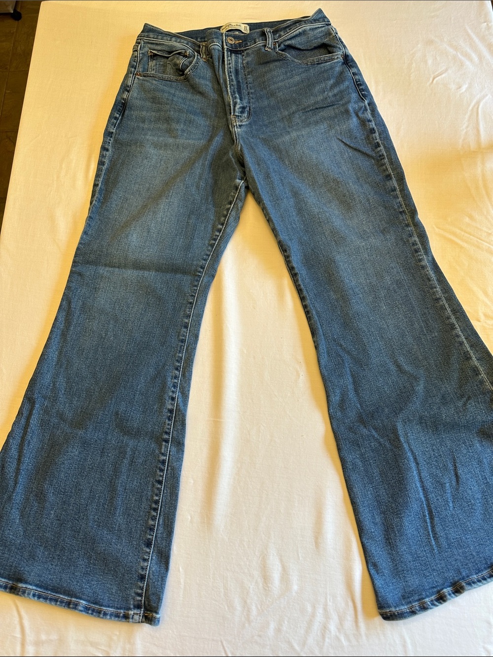 Abercrombie & Fitch CurveThe Flare Ultra High Curve Love Rise Flare Jeans 32|14S